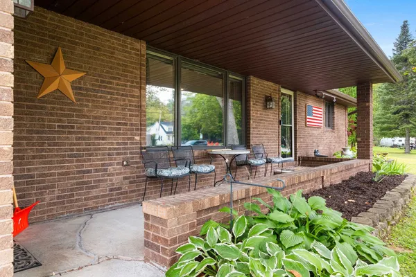 $599,900 | 2439 West Point Road, Green Bay, WI 54304