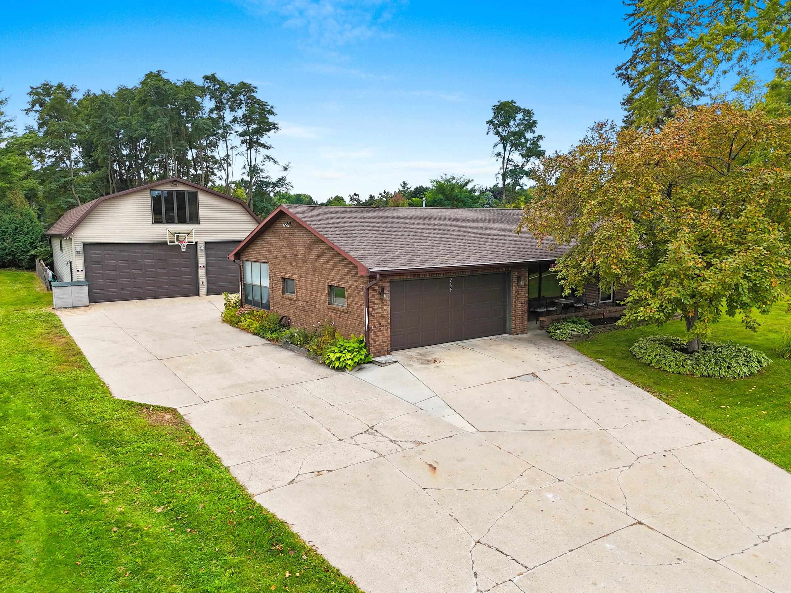 2439 West Point Road Green Bay, WI 54304 - Photo 5 of 79