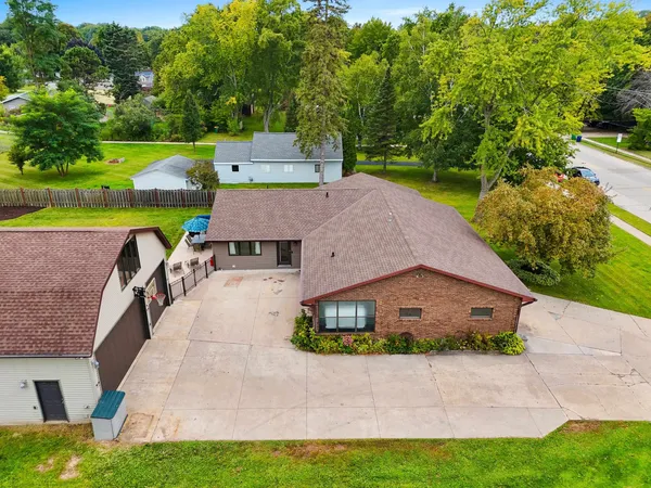 $599,900 | 2439 West Point Road, Green Bay, WI 54304