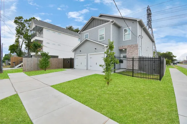 $2,200 | 3019 Elysian Street, Houston, TX 77009
