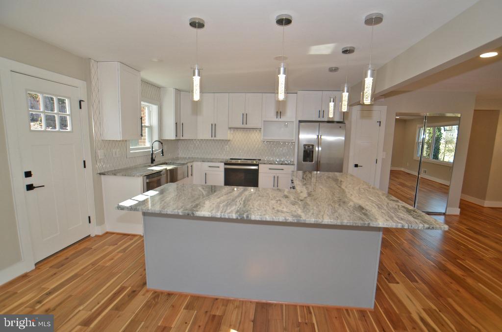 6121 Montrose Road Cheverly, MD 20785 - Photo 4 of 46 Gourmet Kitchen