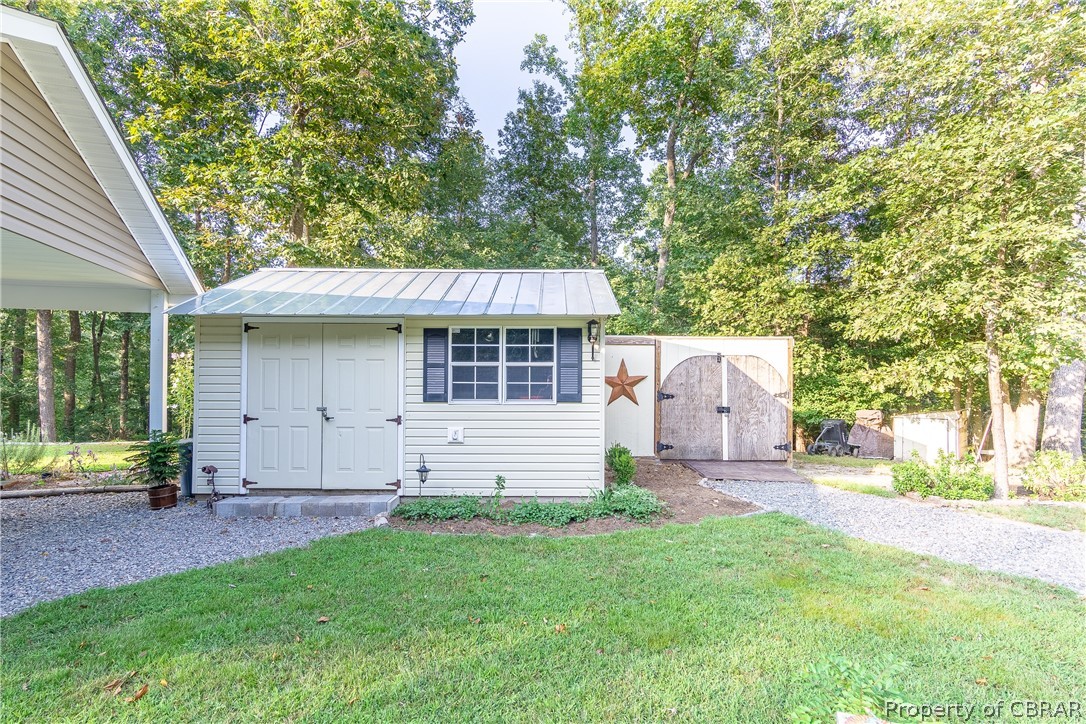 161 Kentucky Road West Point, VA 23181 - Photo 8 of 48