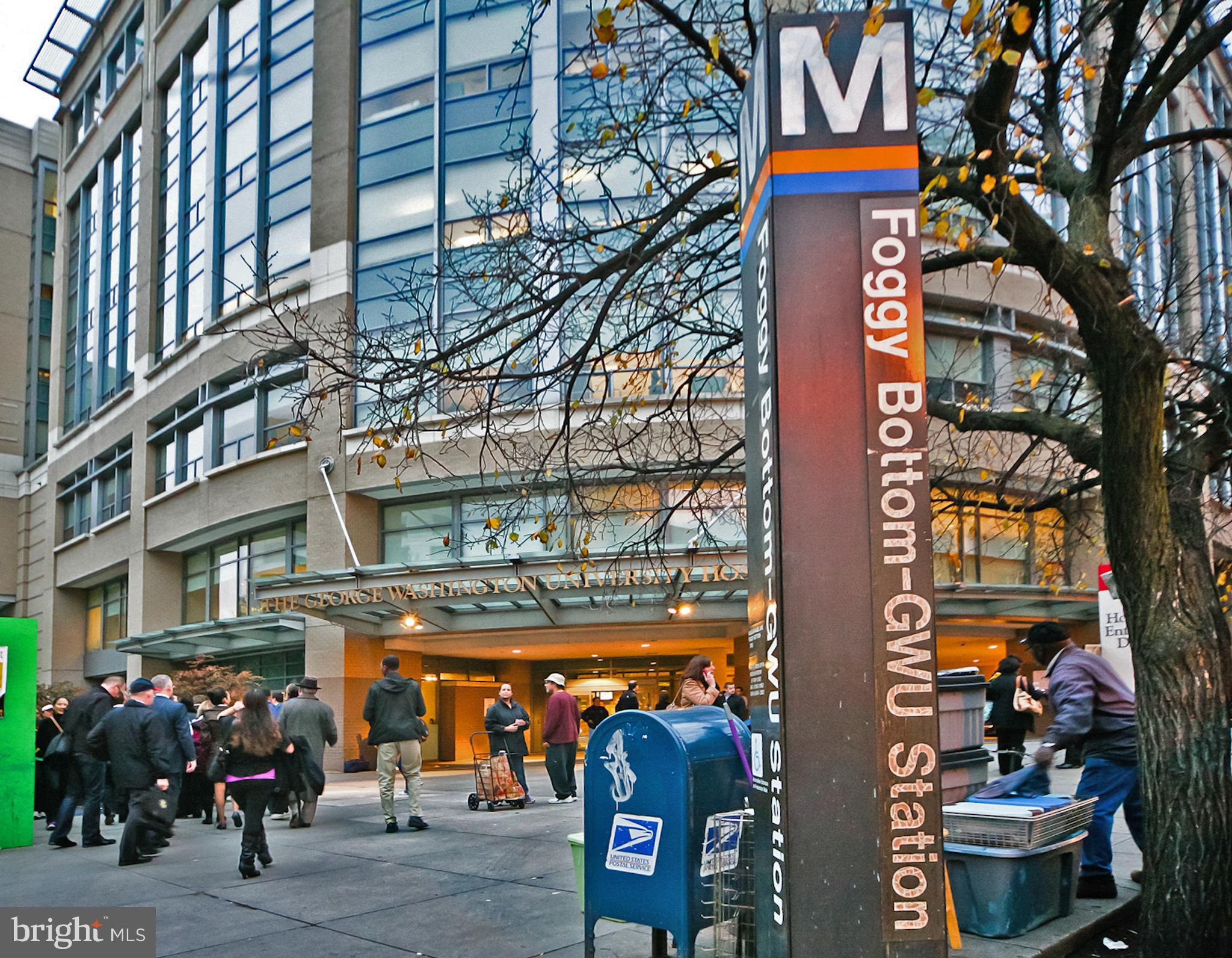 19 Snows Court Northwest Washington, DC 20037 - Photo 19 of 21 a street sign on a street corner
