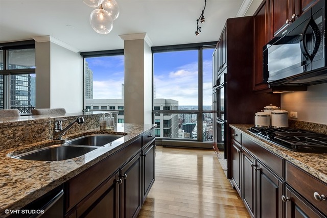 21 East Huron Street, Unit 3802 Chicago, IL 60611 - Photo 3 of 21