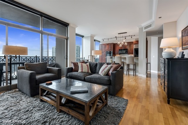 21 East Huron Street, Unit 3802 Chicago, IL 60611 - Photo 5 of 21