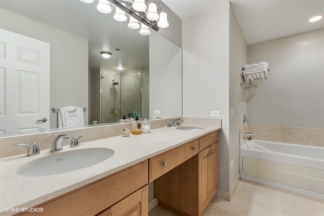 21 East Huron Street, Unit 3802 Chicago, IL 60611 - Photo 7 of 21