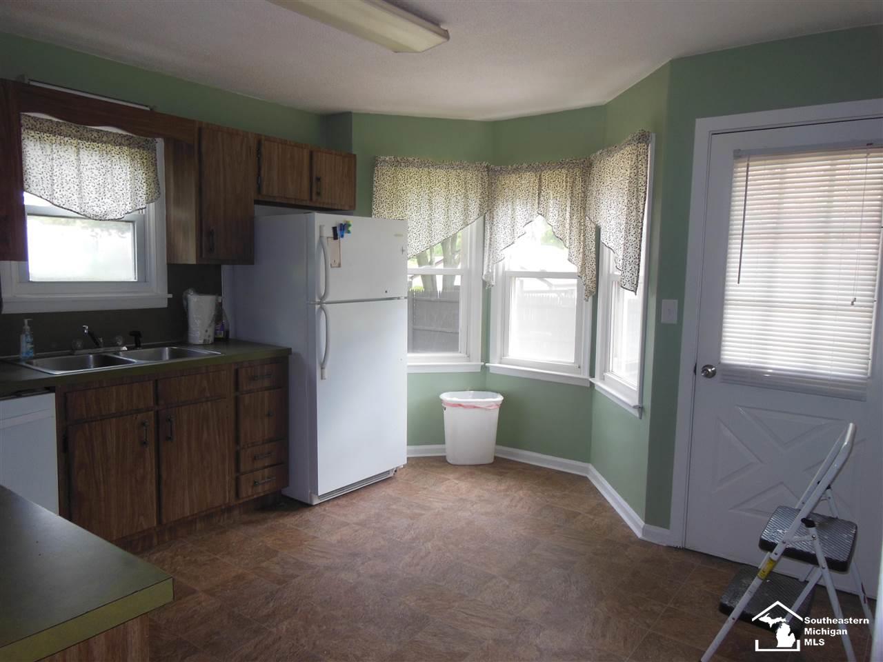 7490 Monroe Road Lambertville, MI 48144 - Photo 12 of 31 50078077-11.JPG