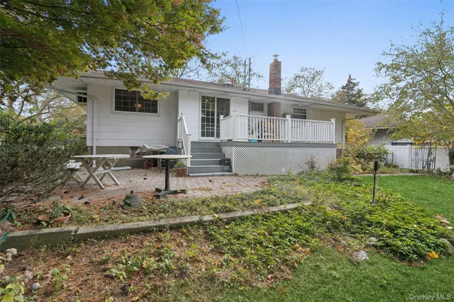 $675,000 | 11 MacKay Drive, Hauppauge, NY 11788