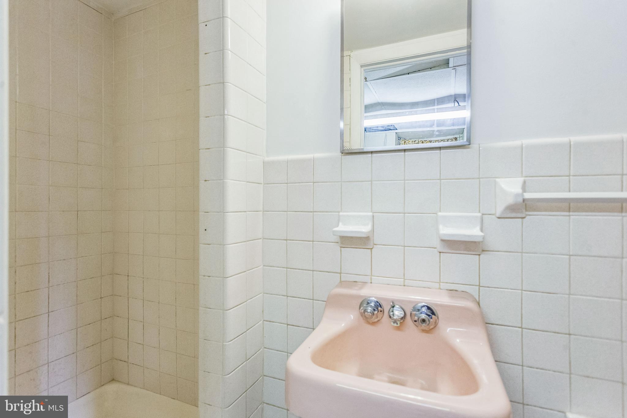 628 Gerhard Street Philadelphia, PA 19128 - Photo 24 of 27 Full Bath - Basement