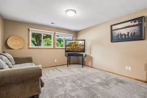 $424,999 | 506 Laredo Lane, Chanhassen, MN 55317