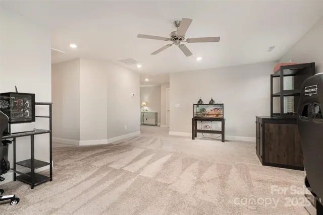 a view of a livingroom with a workspace