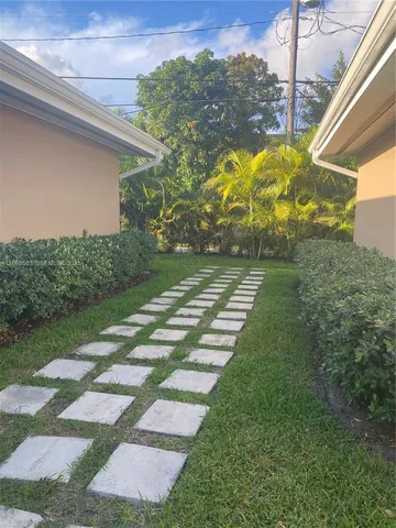 $2,100 | 2011 Northeast 167th Street, Unit 6, North Miami Beach, FL 33162