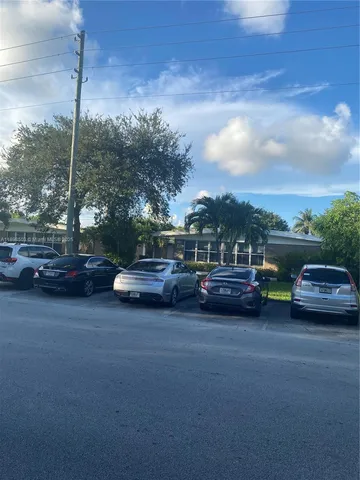 $2,100 | 2011 Northeast 167th Street, Unit 6, North Miami Beach, FL 33162