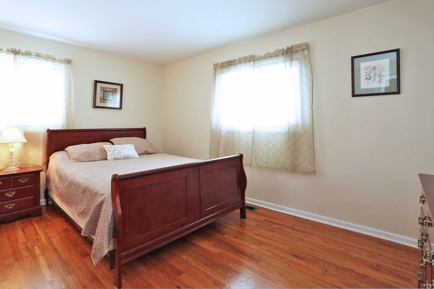 640 Edgemont Lane Hoffman Estates, IL 60169 - Photo 14 of 30 a bedroom with a bed and wooden floor