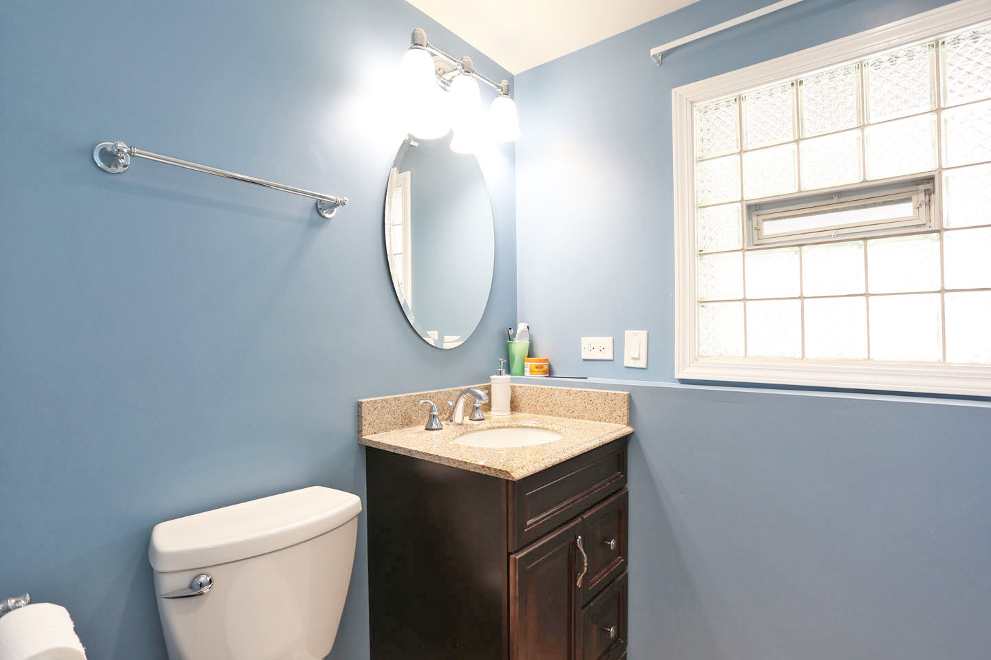 640 Edgemont Lane Hoffman Estates, IL 60169 - Photo 21 of 30 a bathroom with a sink and a mirror