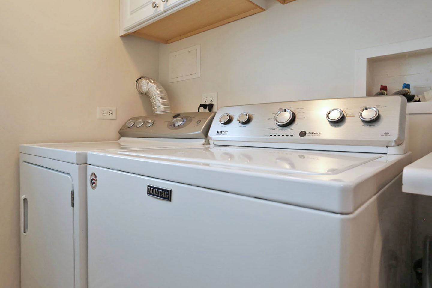 640 Edgemont Lane Hoffman Estates, IL 60169 - Photo 23 of 30 a close view of washer and dryer