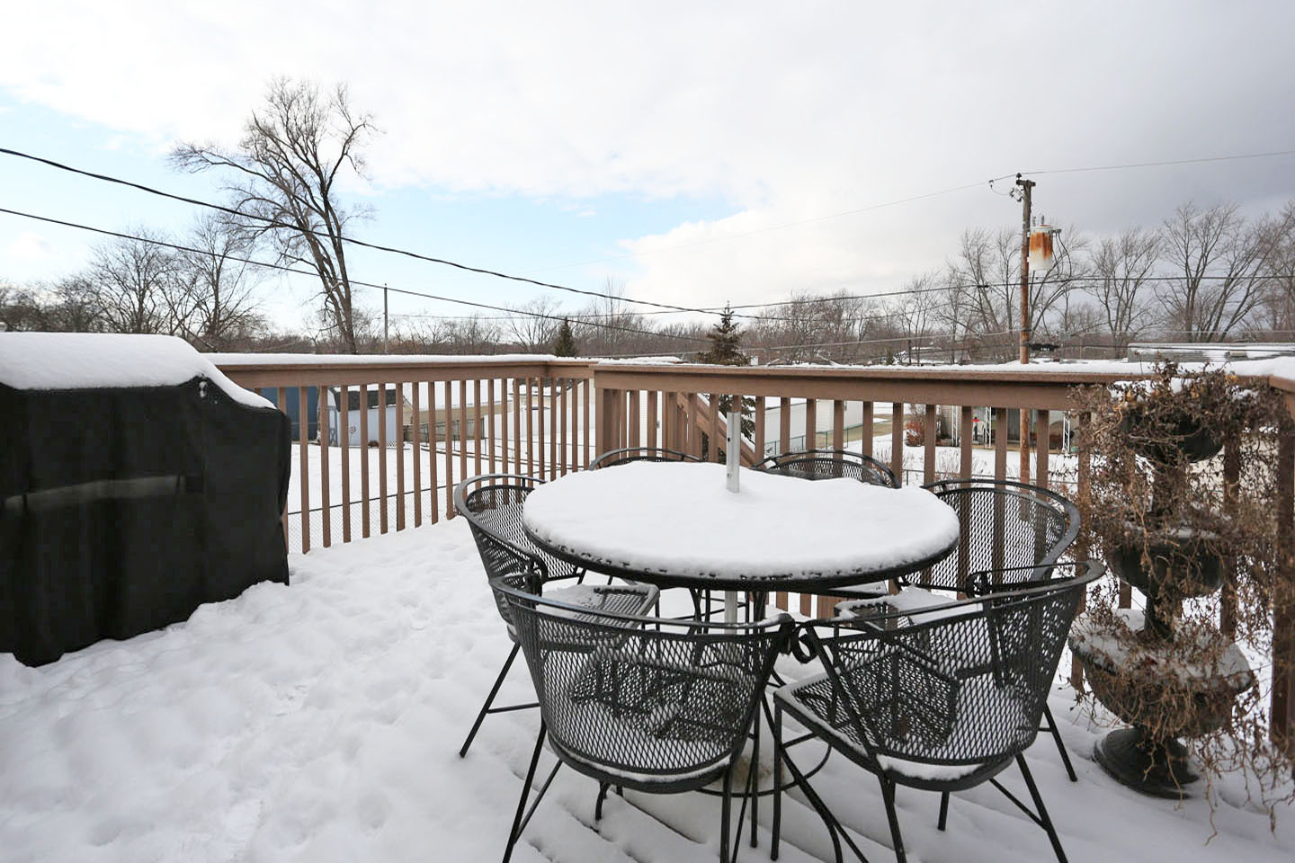 640 Edgemont Lane Hoffman Estates, IL 60169 - Photo 24 of 30 a view of a balcony with table and chairs