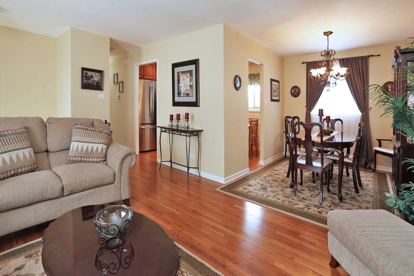 640 Edgemont Lane Hoffman Estates, IL 60169 - Photo 4 of 30 a living room with furniture and wooden floor