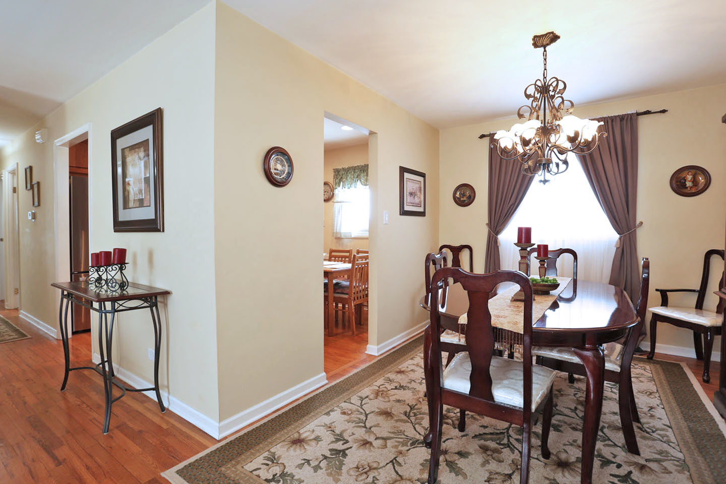 640 Edgemont Lane Hoffman Estates, IL 60169 - Photo 7 of 30 a dining room with furniture and window