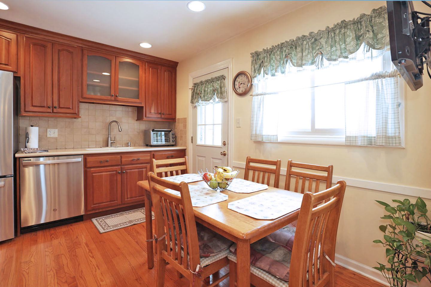 640 Edgemont Lane Hoffman Estates, IL 60169 - Photo 8 of 30 a kitchen with a sink a window and chairs