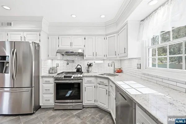 $849,900 | 165 Page Drive, Oakland, NJ 07436