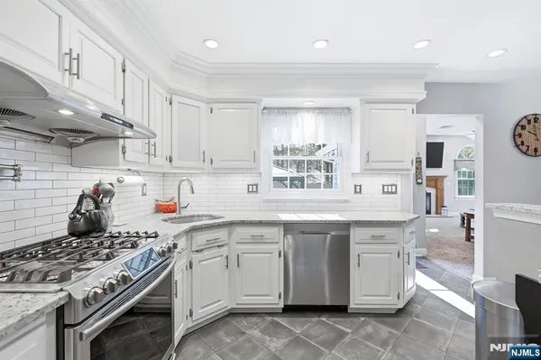 $849,900 | 165 Page Drive, Oakland, NJ 07436