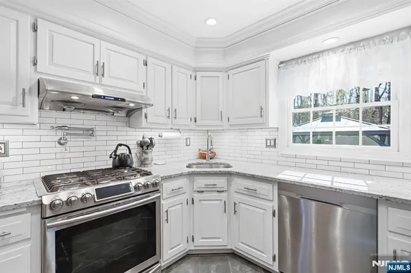 $849,900 | 165 Page Drive, Oakland, NJ 07436