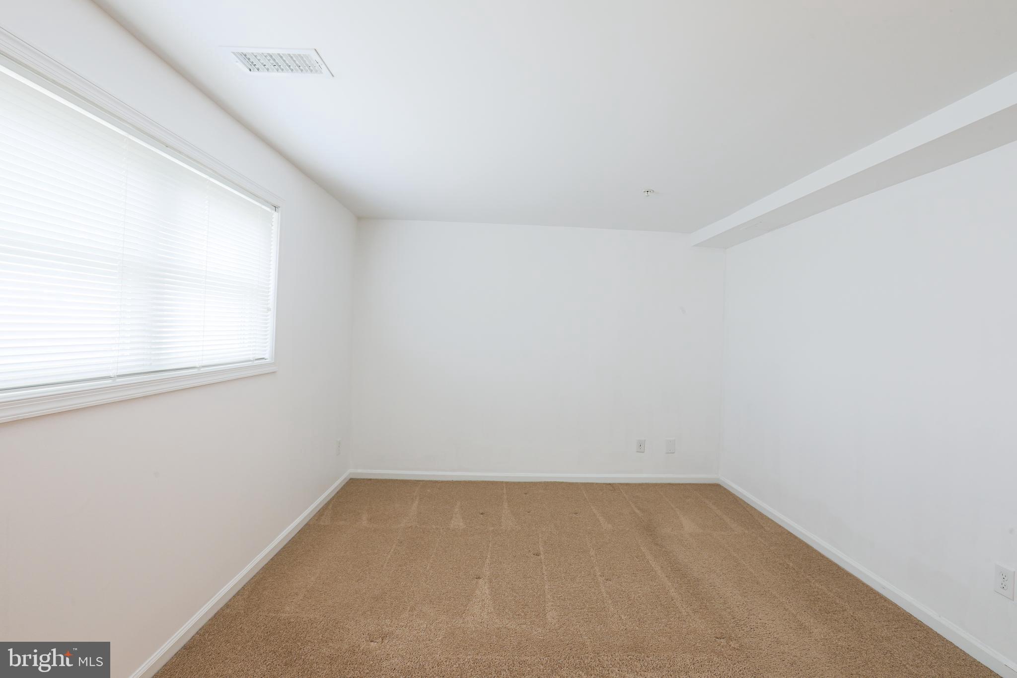 1136 Cove Road, Unit 101 Annapolis, MD 21403 - Photo 22 of 45 Primary Bedroom