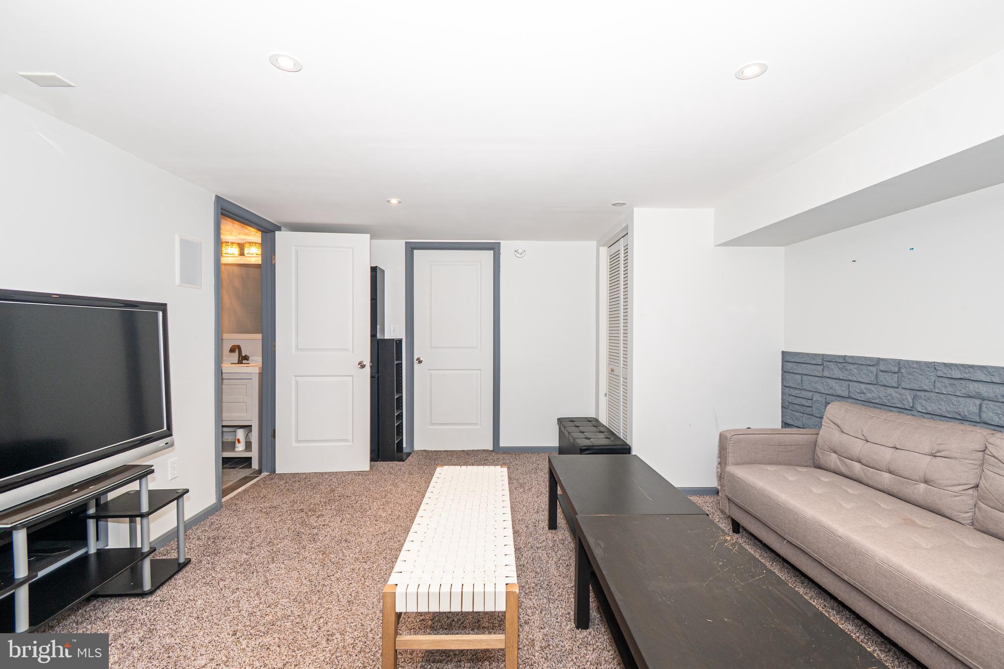 5538 Whitwood Road Baltimore, MD 21206 - Photo 13 of 17