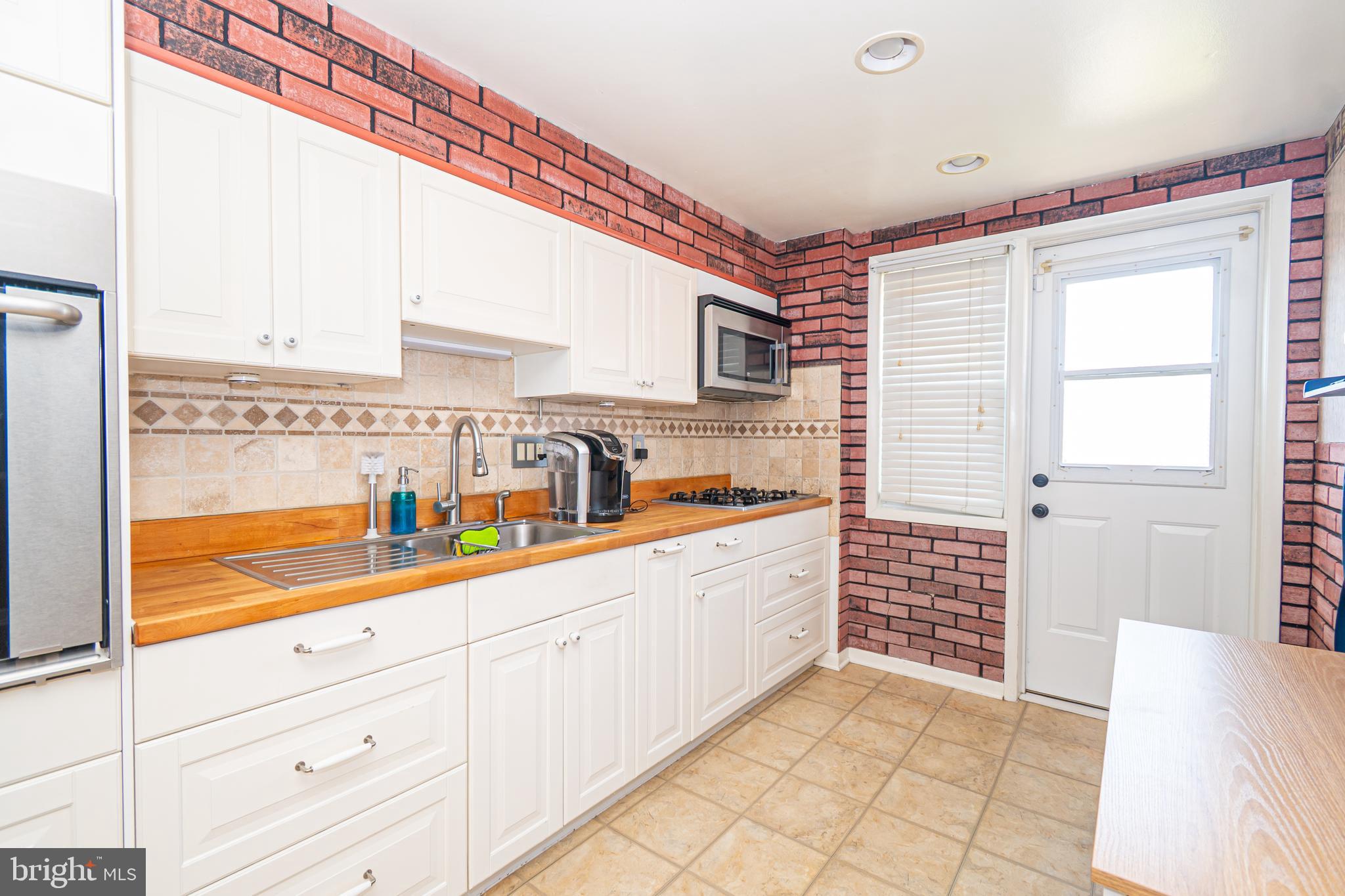 5538 Whitwood Road Baltimore, MD 21206 - Photo 5 of 17