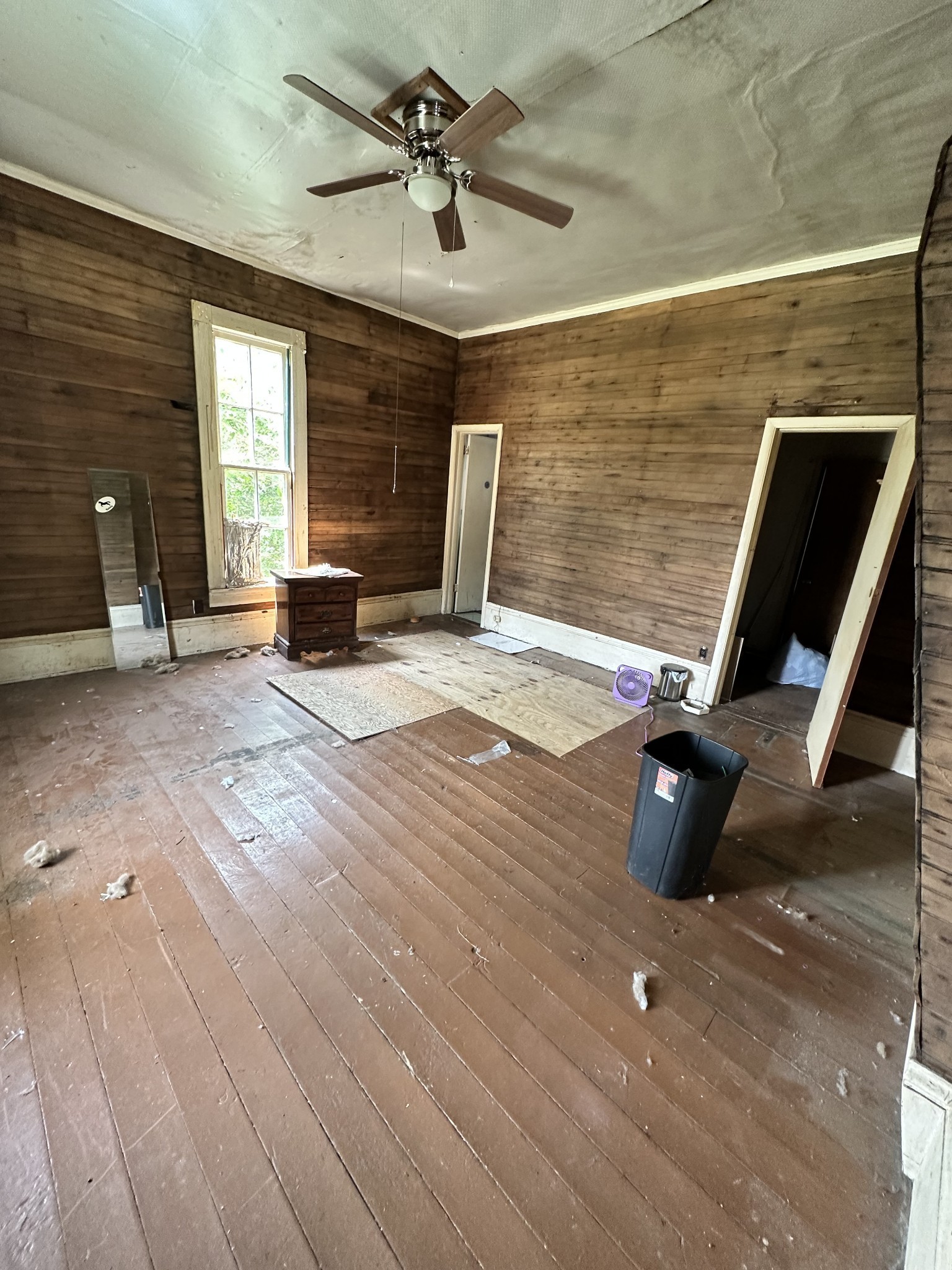 112 West Hackberry Street Centerville, TN 37033 - Photo 8 of 15 a view of an empty room with windows