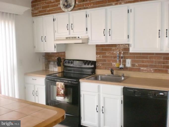 5 Bellfalls Way Nottingham, MD 21236 - Photo 2 of 19 Kitchen