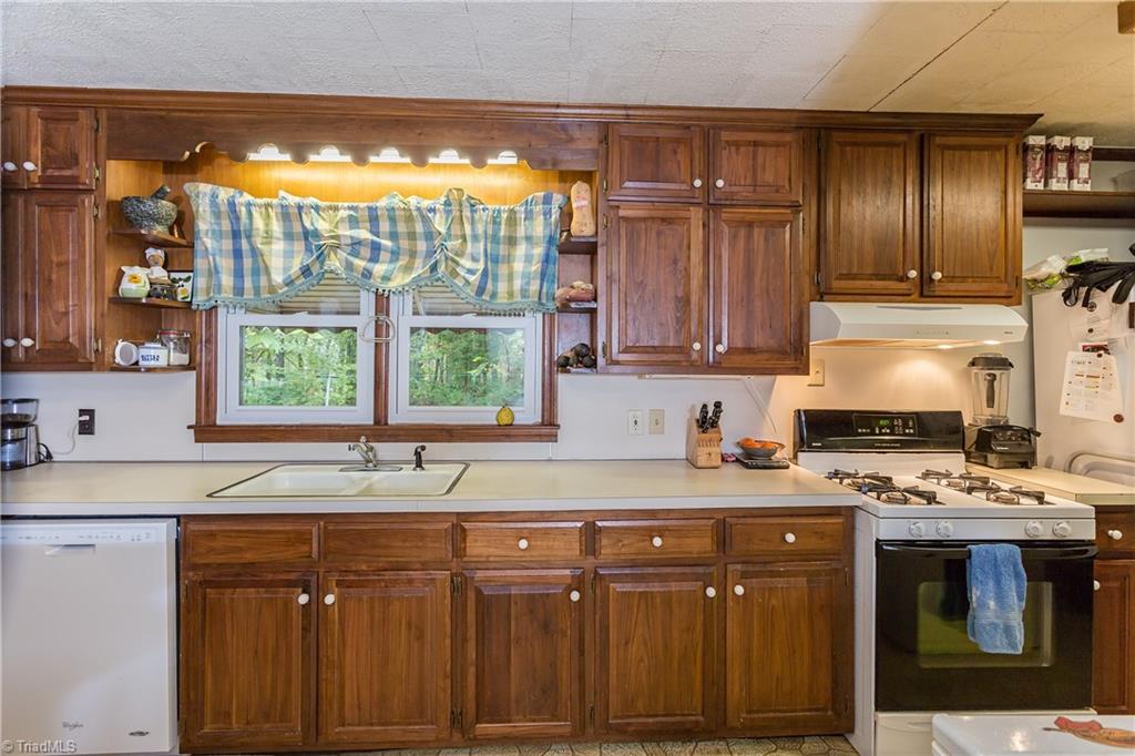 932 Smith Road Stoneville, NC 27048 - Photo 8 of 30 Gallery Image 8