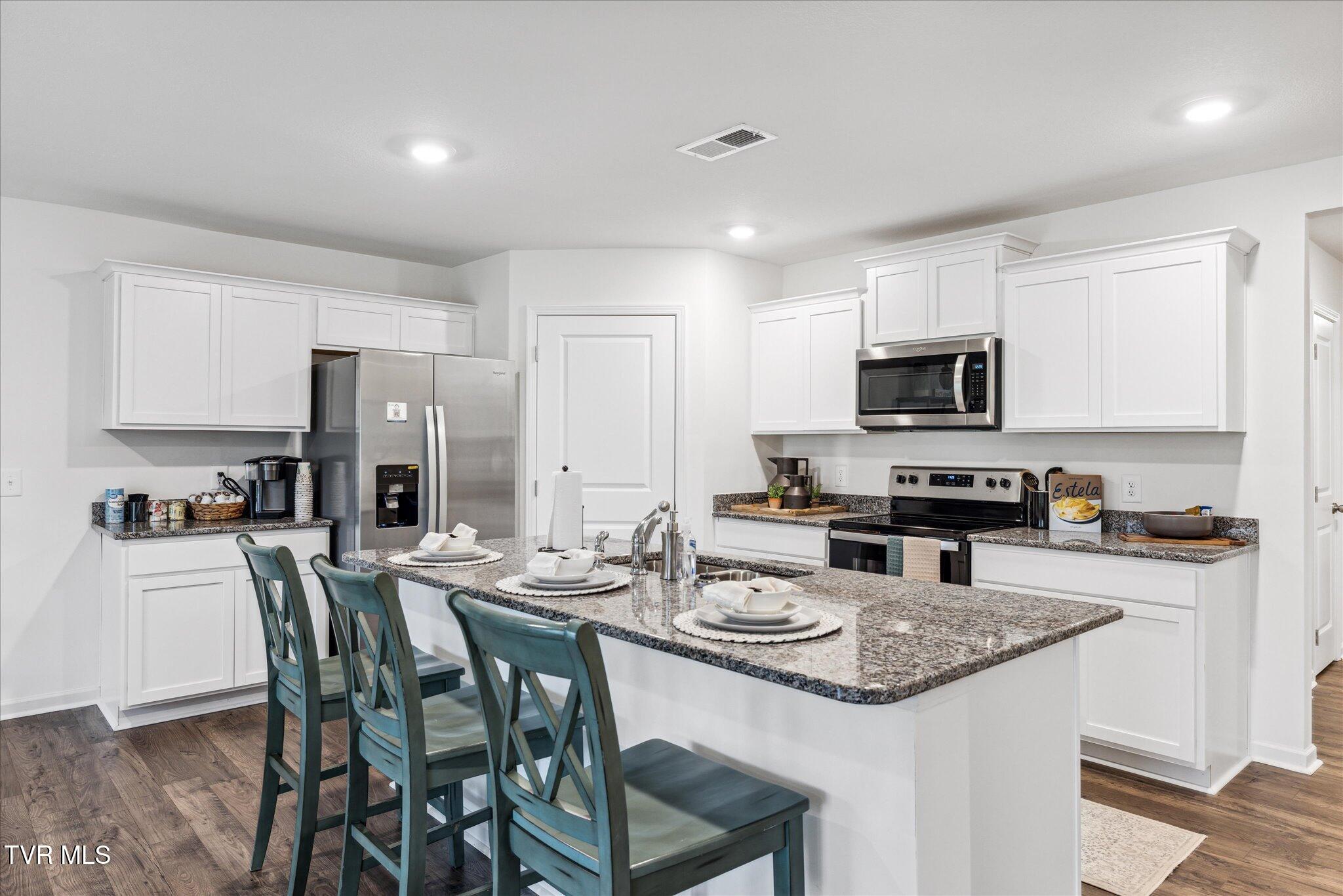 1160 Aspen Terrace Greeneville, TN 37745 - Photo 4 of 26 16-IMG_0066