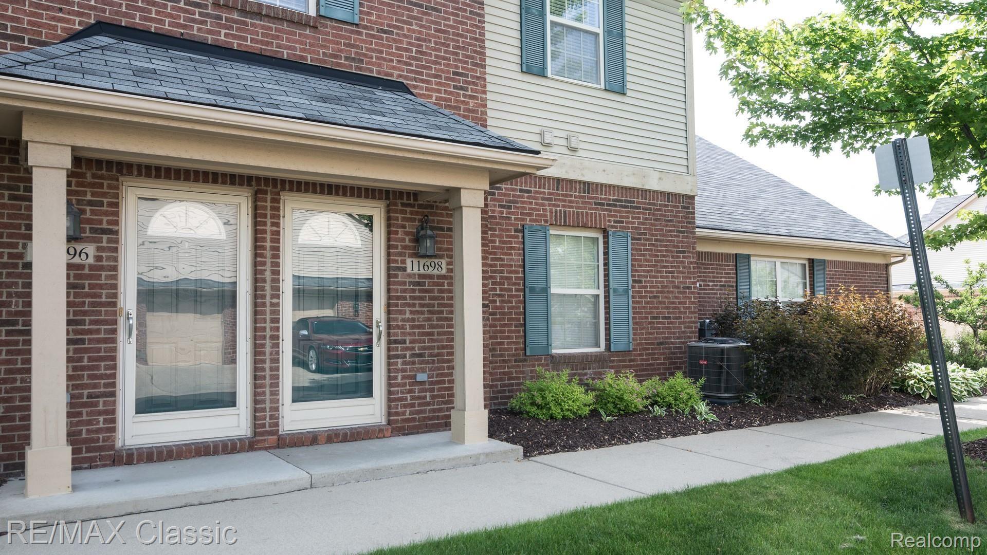 11698 Farmington Road, Unit 10 Livonia, MI 48150 - Photo 4 of 30 002_31.jpg