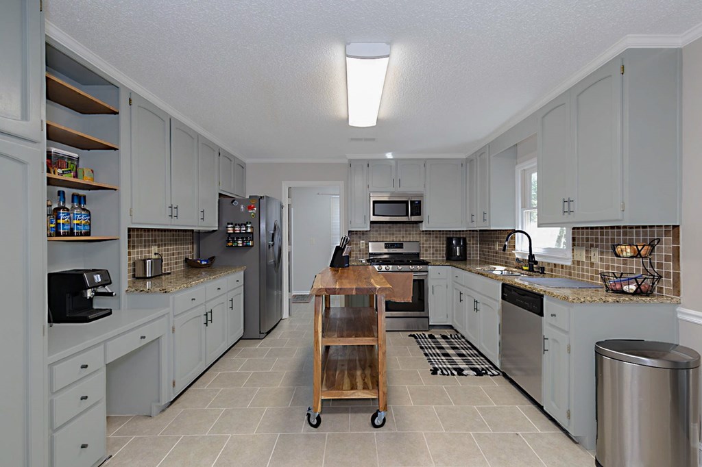 6813 Panstone Drive Columbus, GA 31909 - Photo 7 of 35 Kitchen