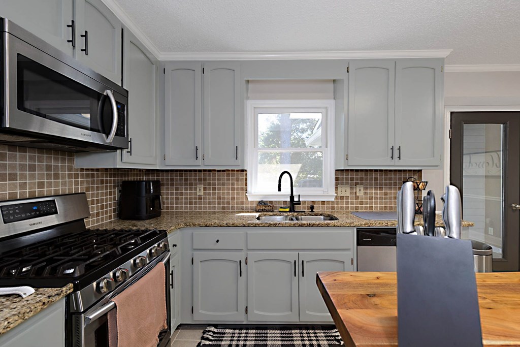 6813 Panstone Drive Columbus, GA 31909 - Photo 9 of 35 Kitchen | Sink View