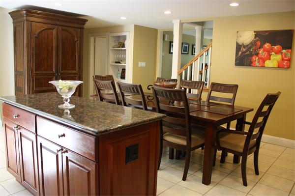 458 Waverly Road North Andover, MA 01845 - Photo 1 of 11 Gallery Image 1