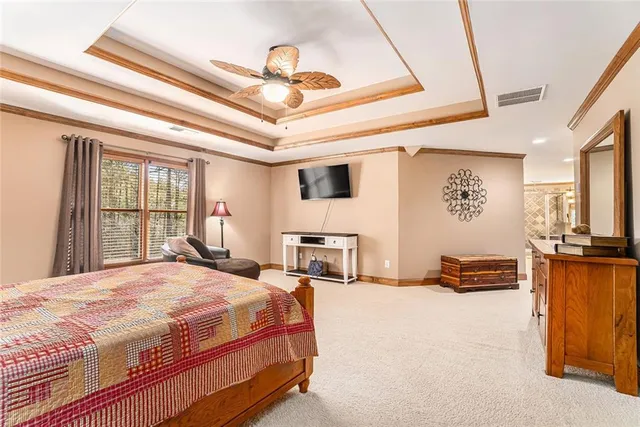 a view of a house with backyard