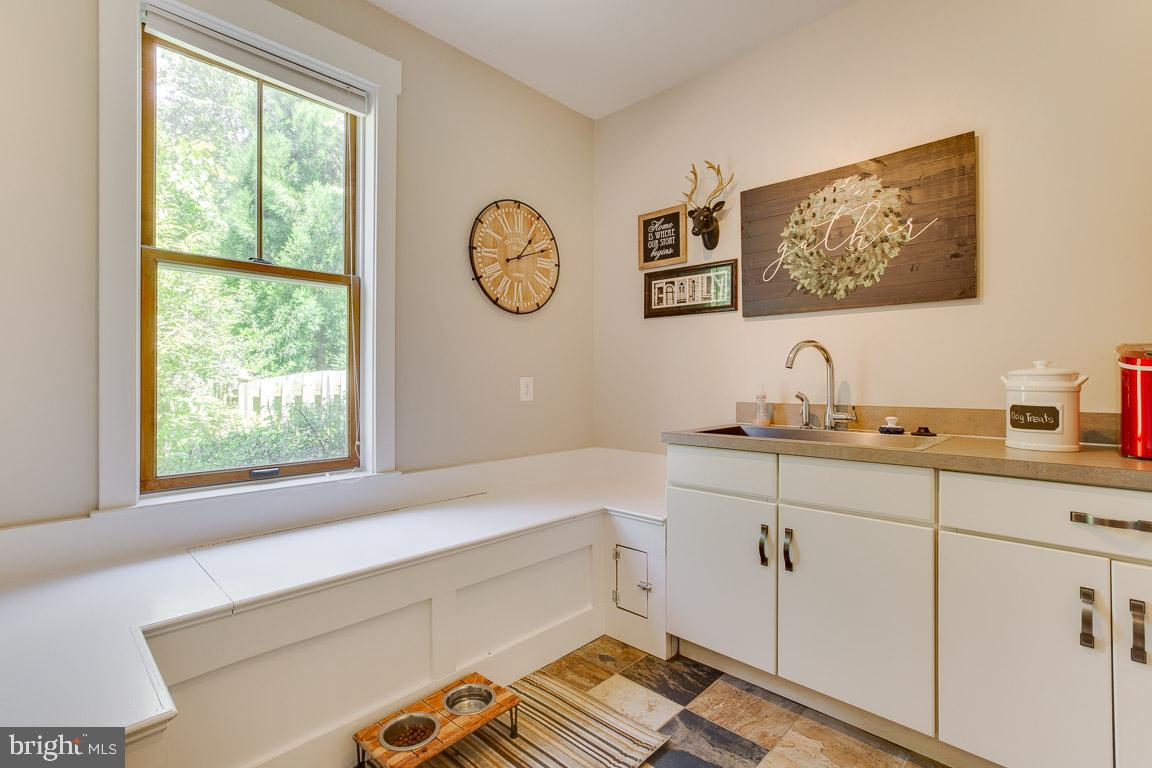 16 Dobe Point Road Stafford, VA 22554 - Photo 15 of 39 Mud Room with Huge Sink for Doggie Baths & Storage