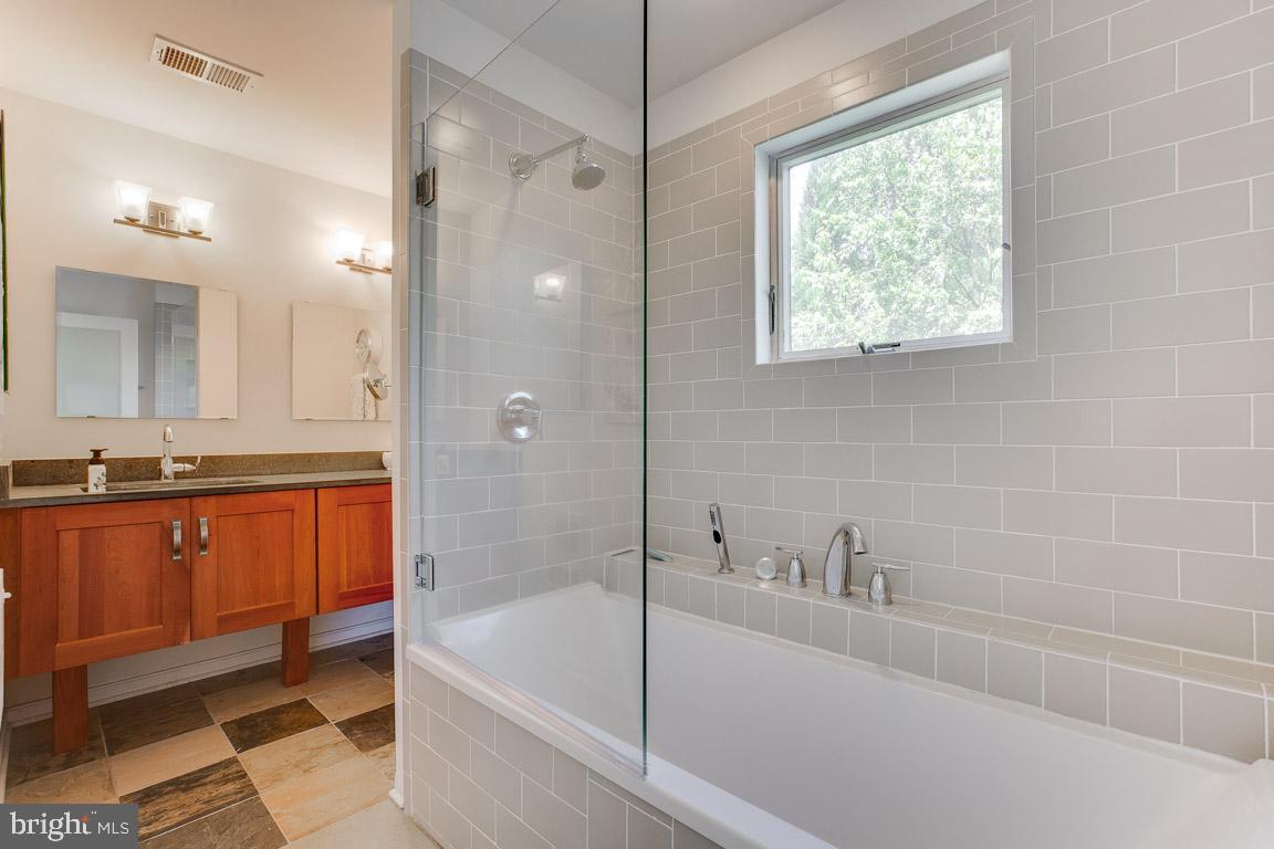 16 Dobe Point Road Stafford, VA 22554 - Photo 21 of 39 Owner's His & Her En Suite Number 2