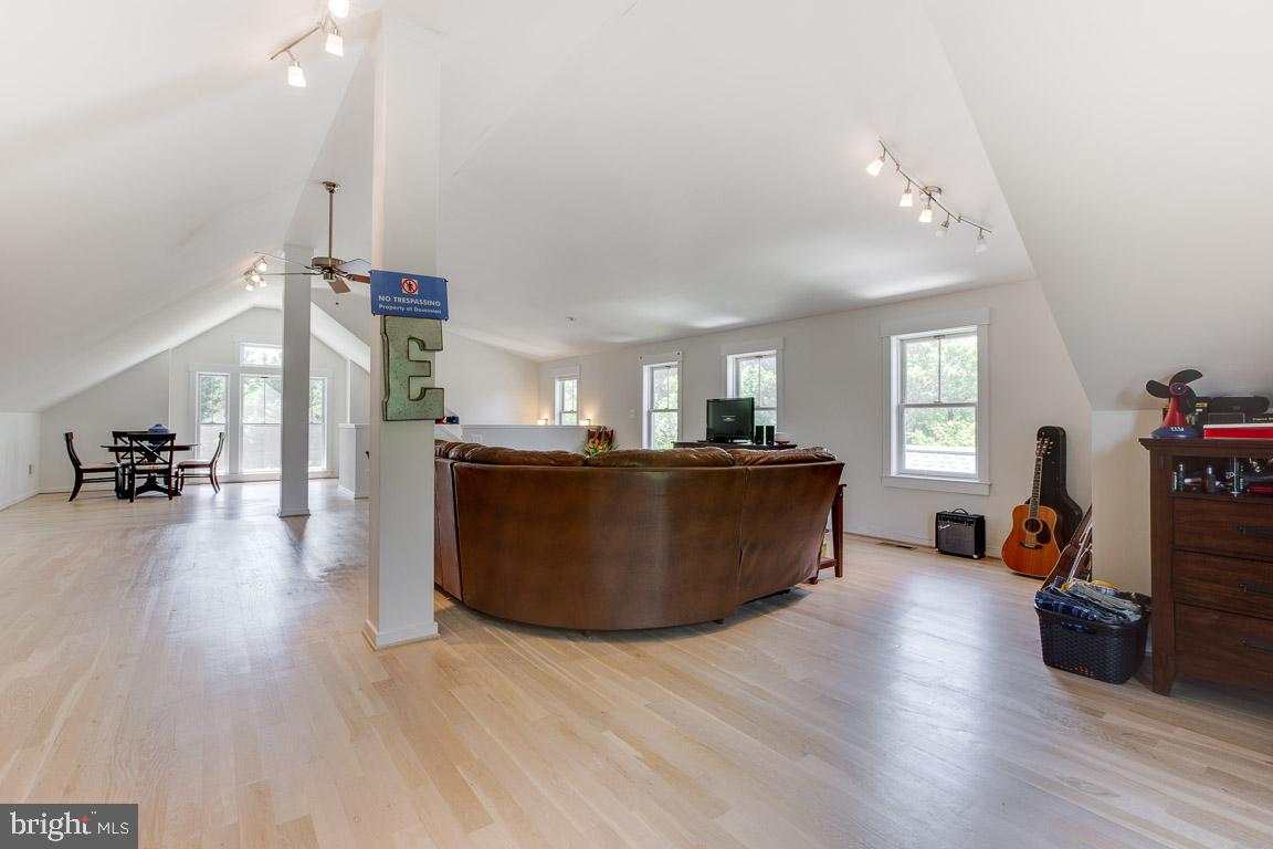 16 Dobe Point Road Stafford, VA 22554 - Photo 30 of 39 Upper Level