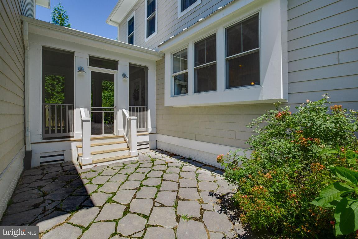 16 Dobe Point Road Stafford, VA 22554 - Photo 35 of 39 Patio for Cookouts and Relaxing