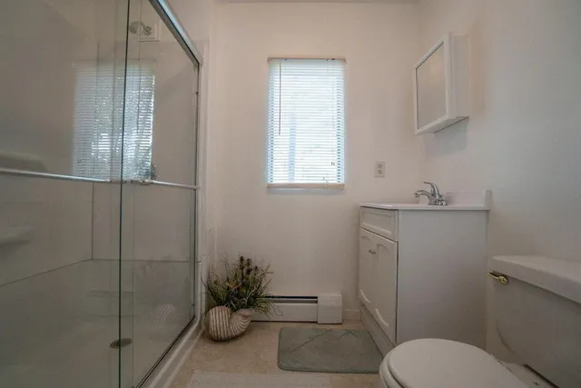 a view of entryway with elevator