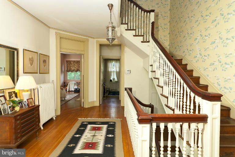 203 Ridgewood Road Baltimore, MD 21210 - Photo 2 of 26 view of second floor hall
