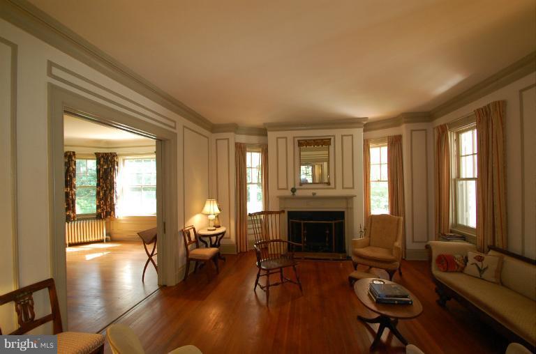 203 Ridgewood Road Baltimore, MD 21210 - Photo 13 of 26 Living Room
