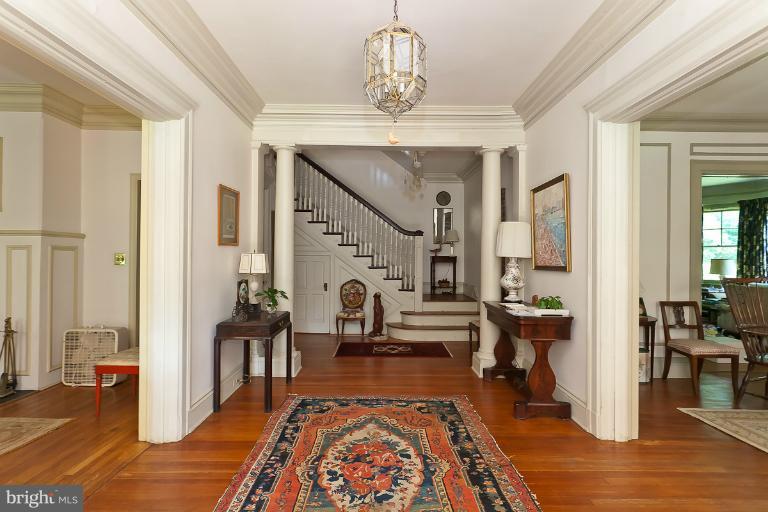 203 Ridgewood Road Baltimore, MD 21210 - Photo 14 of 26 Front Hall