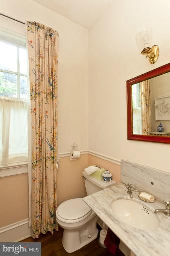 203 Ridgewood Road Baltimore, MD 21210 - Photo 17 of 26 First floor powder room