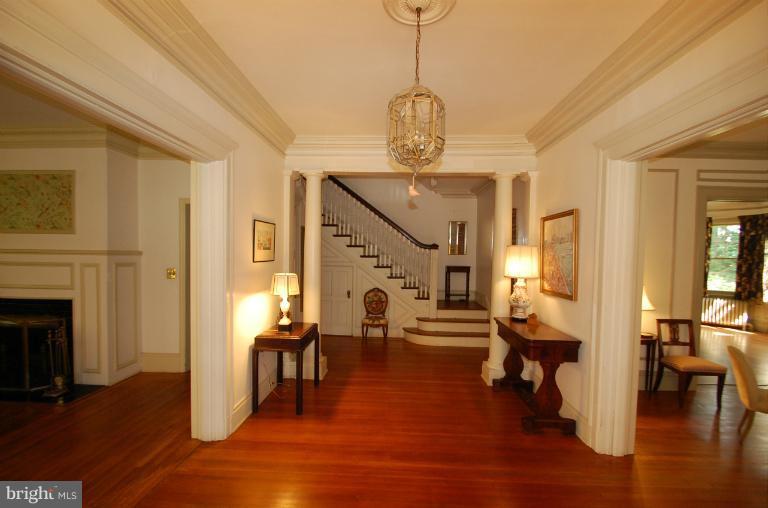 203 Ridgewood Road Baltimore, MD 21210 - Photo 25 of 26 Front Hall