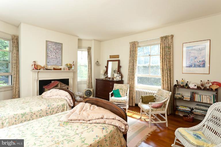 203 Ridgewood Road Baltimore, MD 21210 - Photo 6 of 26 large second bedroom w fireplace